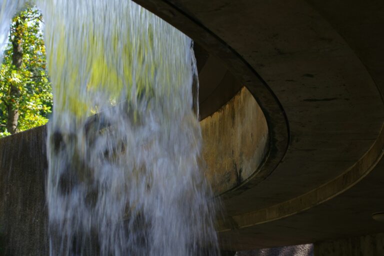 sognare-acqua-che-cade-soffitto